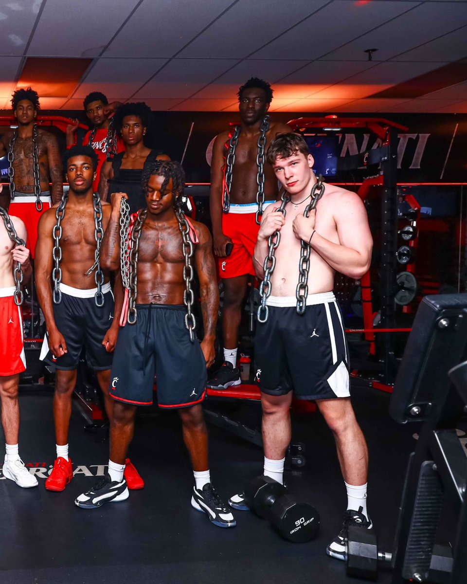 Cincinnati Men’s Hoops (@gobearcatsmbb) on Twitter photo monster sighting 👹🏭 monster sighting 👹🏭