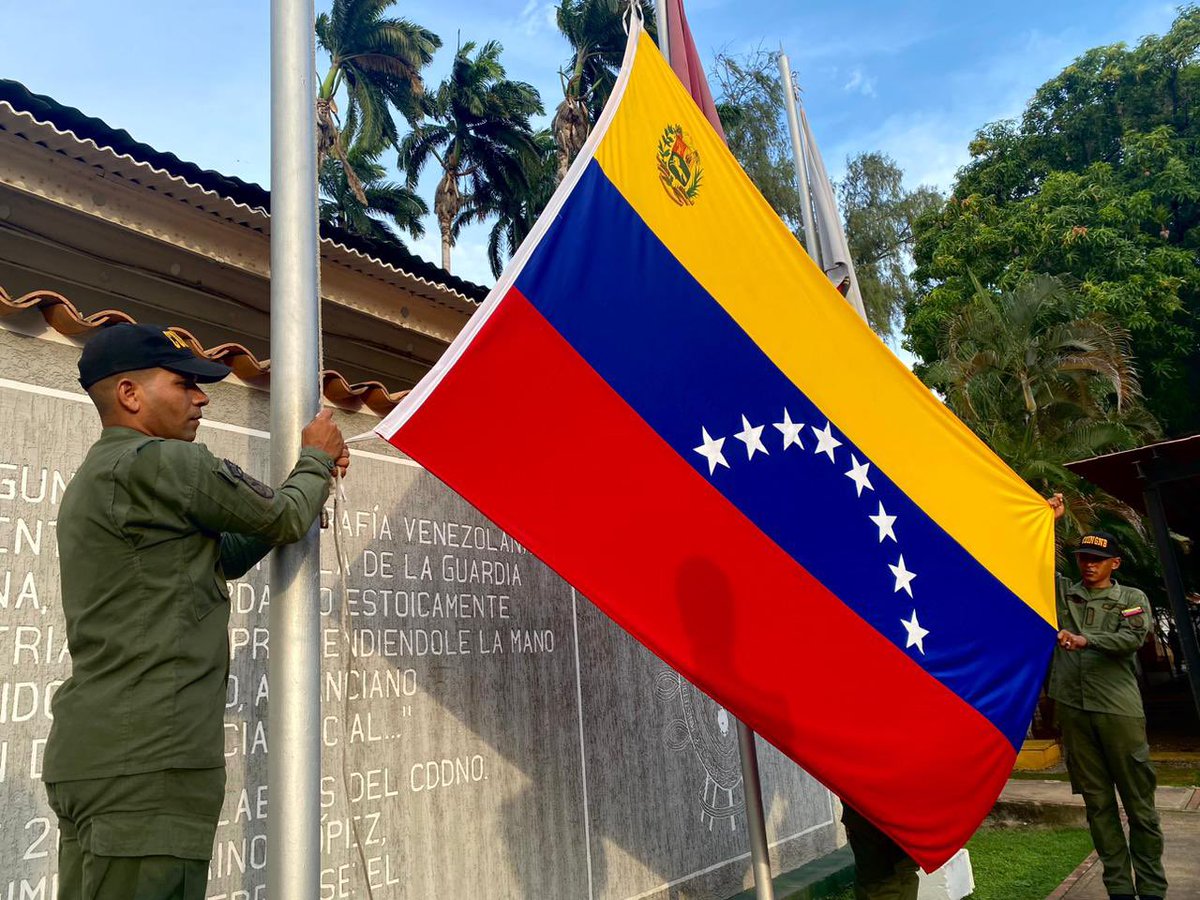 zodi51_anz's tweet photo. 🇻🇪Hoy 03 de agosto, efectivos de la #FANB de las unidades de la ZODI Anzoátegui izaron el tricolor de la República para enaltecer su significado como elemento de unión, en conmemoración del Día de la Bandera Nacional https://t.co/A8nnKLuQaF