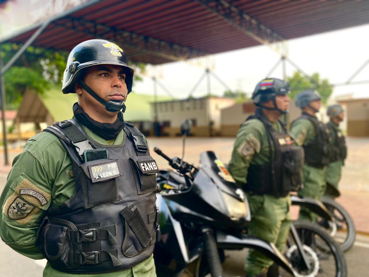 zodi51_anz's tweet photo. 🇻🇪Hoy 03 de agosto, efectivos de la #FANB de las unidades de la ZODI Anzoátegui izaron el tricolor de la República para enaltecer su significado como elemento de unión, en conmemoración del Día de la Bandera Nacional https://t.co/A8nnKLuQaF