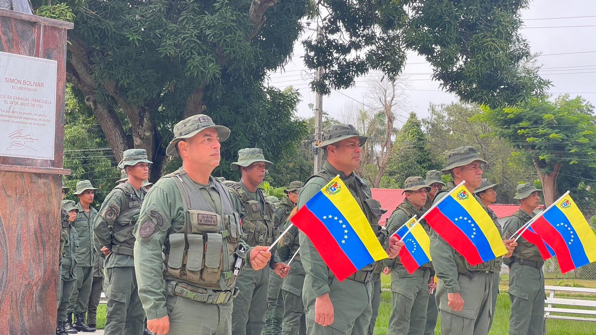 zodi51_anz's tweet photo. 🇻🇪Hoy 03 de agosto, efectivos de la #FANB de las unidades de la ZODI Anzoátegui izaron el tricolor de la República para enaltecer su significado como elemento de unión, en conmemoración del Día de la Bandera Nacional https://t.co/A8nnKLuQaF