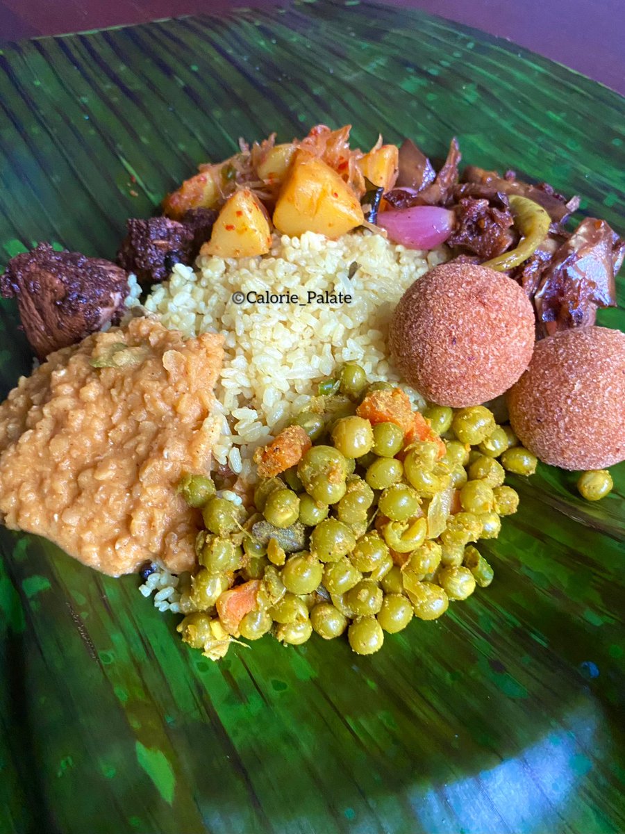 calorie_palate's tweet photo. Yellow rice menu for a lunch 💛☀️
#SriLanka #lk #srilankan #explore #yellowrice #riceandcurry #lunchscene https://t.co/bYjf5hPNo8