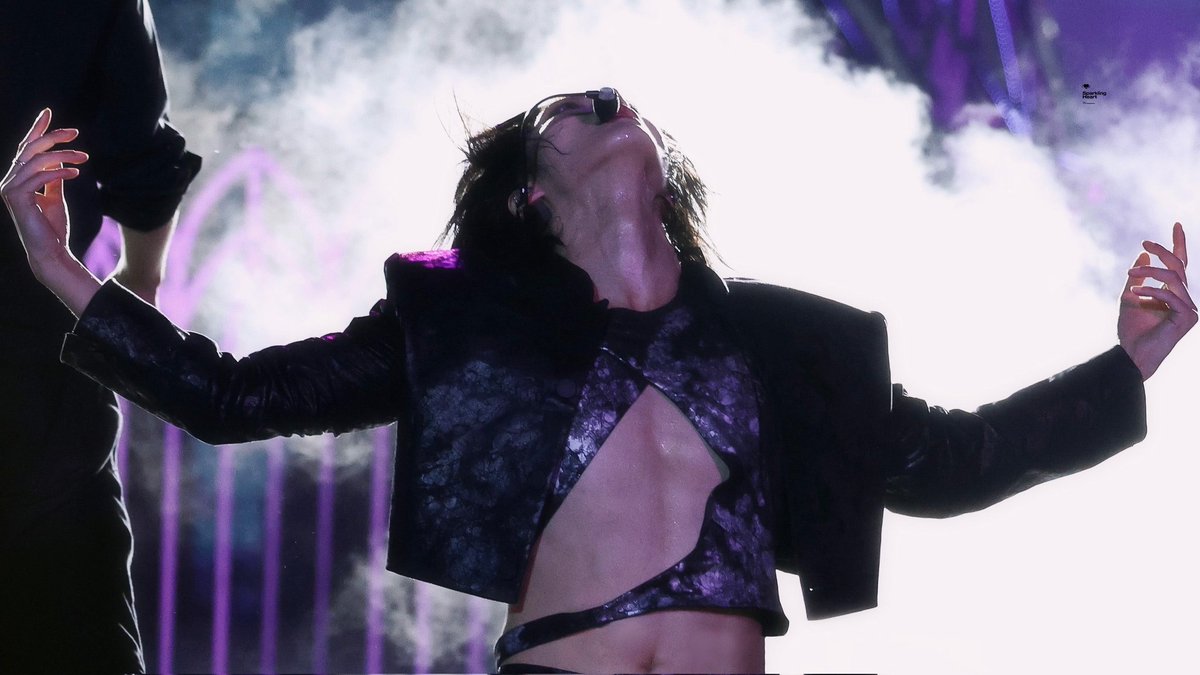 makeroomplease's tweet image. and if i said the vampire lestat?