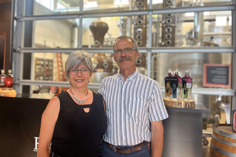 Meet #USask graduates John Cote and Barb Stefanyshyn-Cote, who are attracting global attention with award-winning spirits produced at Black Fox Farm and Distillery.

“We’re fifth-generation farmers and agriculture’s in our blood.” 

greenandwhite.usask.ca/articles/2024/…

#USaskAlumni