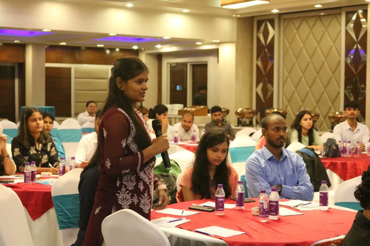 brlps_jeevika's tweet photo. We're thrilled to announce the conclusion of the 13th cohort induction for our Young Professionals program. Event was graced by the esteemed presence of Mr. Himanshu Sharma, CEO of JEEVIKA, who unveiled the latest Young Professionals brochure. Congratulations to all the inductees https://t.co/DWbZlrBq0O