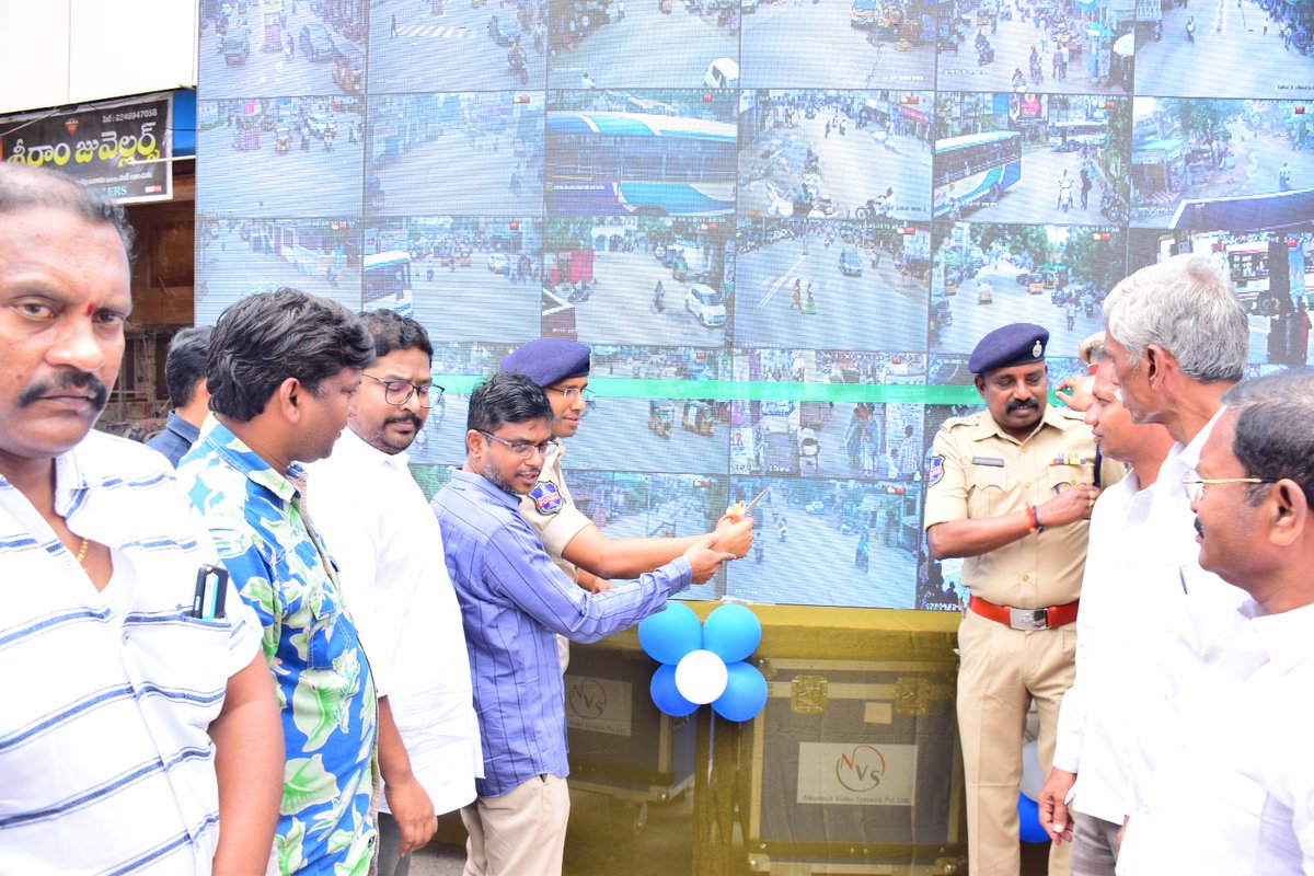SpJagtial's tweet image. #CCTVCameras are essential for #CrimeControl &amp;amp; #Safety. Today, 64 cameras were installed in Jagtial with the help of the Doctors Association, Medical Shop Owners &amp;amp; local businesses. These cameras helps in maintaining #LawandOrder,curb crime &amp;amp;to identify culprits
#CrimePrevention