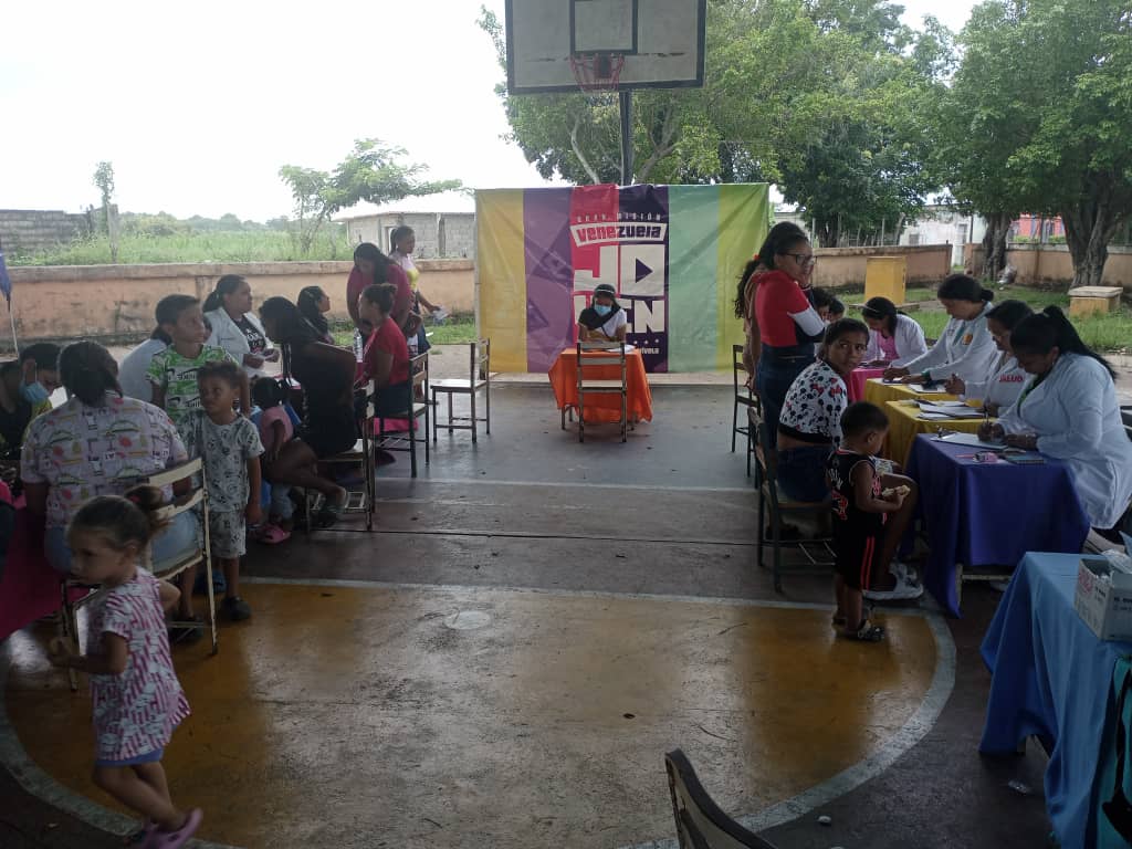 Más de 700 jovenes fueron atendidos en una Jornada de Salud Integral realizada este viernes 2 de agosto, en la Cancha Richar Zarraga en el sector Los Centauros del municipio San Fernando, estado #Apure

#JuntosPorCadaLatido❤️
#PaísDeOchoEstrellas🇻🇪
<a href="/NicolasMaduro/">Nicolás Maduro</a>
<a href="/MagaGutierrezV/">Magaly Gutiérrez Viña</a>