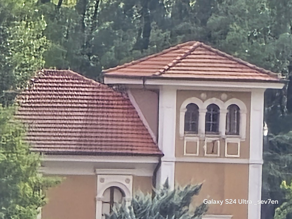 fabrizio_degni's tweet photo. A comparison between #vivoXNote and #SamsungS24Ultra at 1x and 60x / 70x.
The #VIVO has a maximum zoom of 60x but definitely it falls behind the #Samsung even a little more in.
The main camera I believe it is instead still superior on the VIVO.
I am using the latest firmwares. https://t.co/EkCQBJFQqj