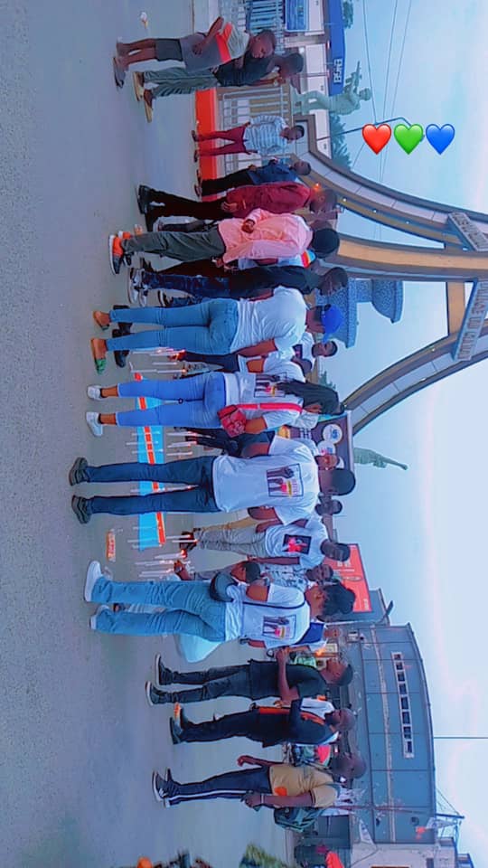 Gsefu64Sefu's tweet photo. Les citoyens conscients ont refusé la cérémonie festive organisée par le #Gouvernement à la Mairie de kisangani. Ils ont répondu à la commémoration du #GENOCOST_RDC organisée par #CAYP et les OSC au rond-point du canon. @FonarevRDC @actualitecd @DenisMukwege @luchaRDC @Kis24Info https://t.co/YjHeDzF5ZL