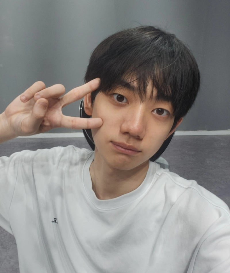 yuha_0521's tweet photo. 근데 얘 진짜 귀엽게 생겻다 아님?
난 너무귀여워 형준이가 진짜 
그냥.... 포메같음 
말해버렷다... https://t.co/JiyH1ZA8ZR