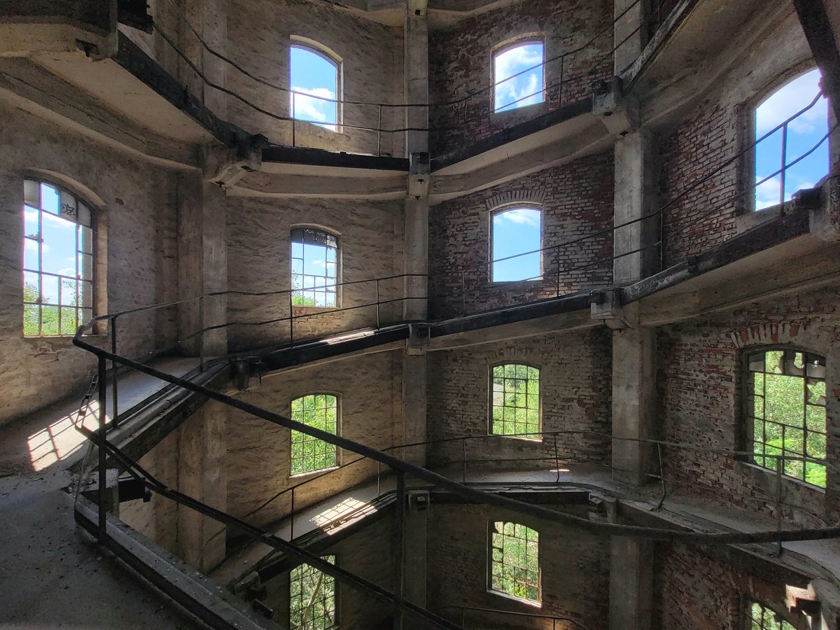 ALeGallou44's tweet photo. Géométrie industrielle est-allemande
#urbex https://t.co/PRWax0pnn9