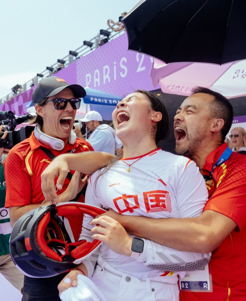 邓雅文自由式小轮车金牌，
中国女队教练是委内瑞拉传奇明星丹尼尔·德尔斯（Daniel Dhers）

中国和委内瑞拉万岁友谊 🇻🇪🇨🇳🥇
<a href="/Danieldhers/">Daniel Dhers OLY 🇻🇪</a> 
<a href="/CVEC_VE/">Centro Venezolano de Estudios sobre China</a>