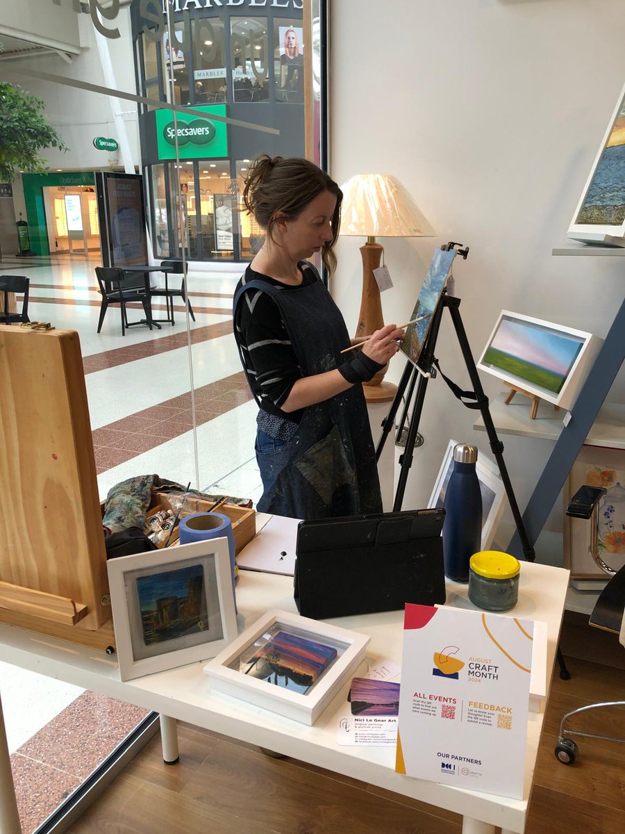 nici_quinn's tweet photo. Today you would have found me on the window of By Design, Castletroy Town centre - painting! #livepainting #paint #watchmepaint #nicilegearart #limerick https://t.co/bw4RFY3ZzD