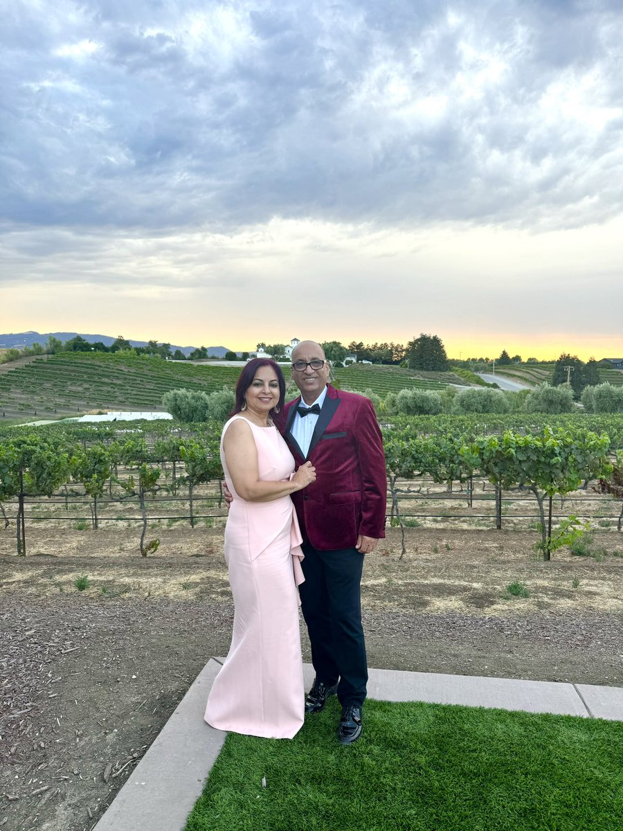 TheHarryBrar's tweet photo. Congratulations Maryjane &amp; Vinney on your wedding day and Best Wishes for a happy life together. ❤
Love and Blessings ❤ https://t.co/OaiajwX0y0