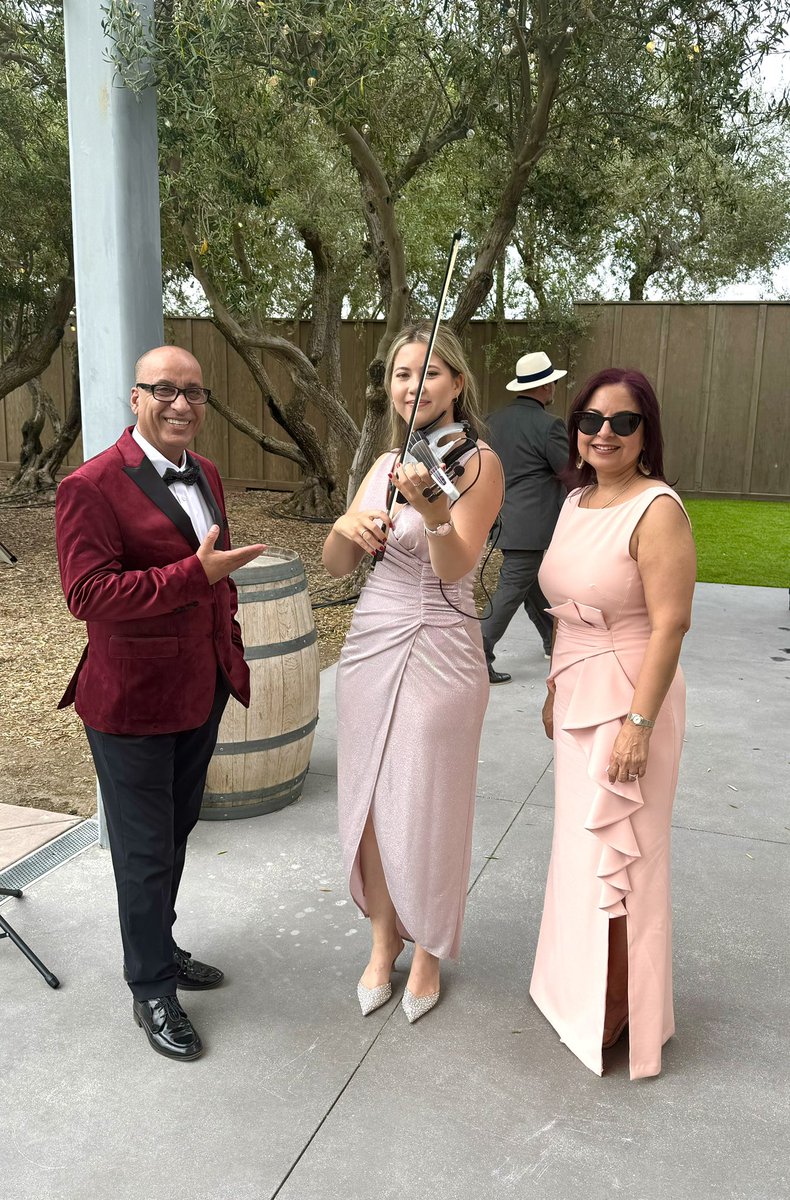TheHarryBrar's tweet photo. Congratulations Maryjane &amp; Vinney on your wedding day and Best Wishes for a happy life together. ❤
Love and Blessings ❤ https://t.co/OaiajwX0y0