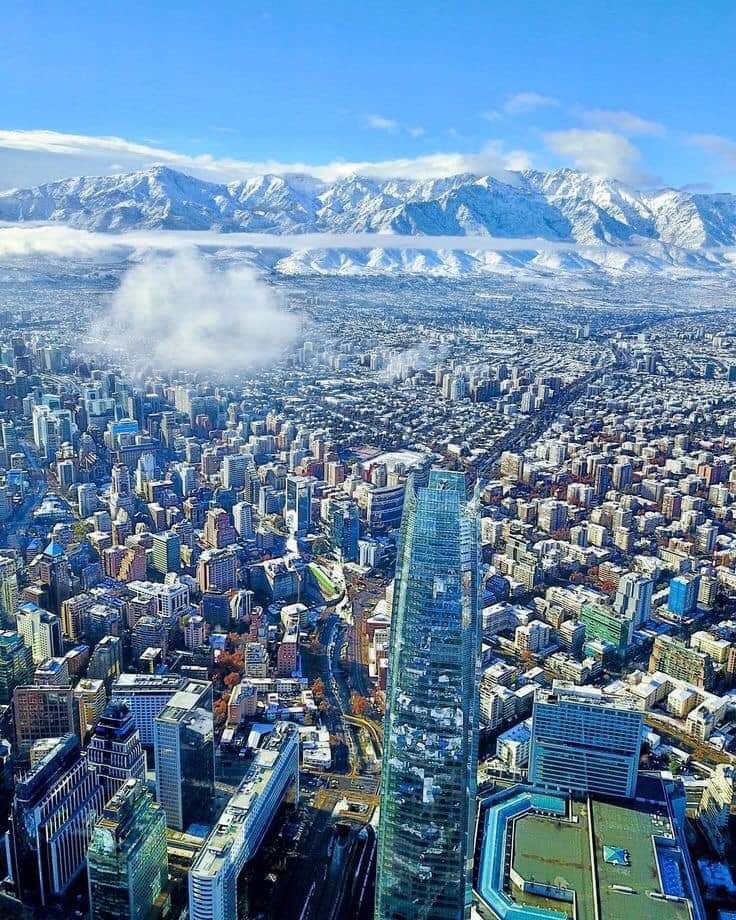 Una ciudad bella con la imponente vista de la Cordillera de los Andes.

¿Sabes qué lugar es? 👇