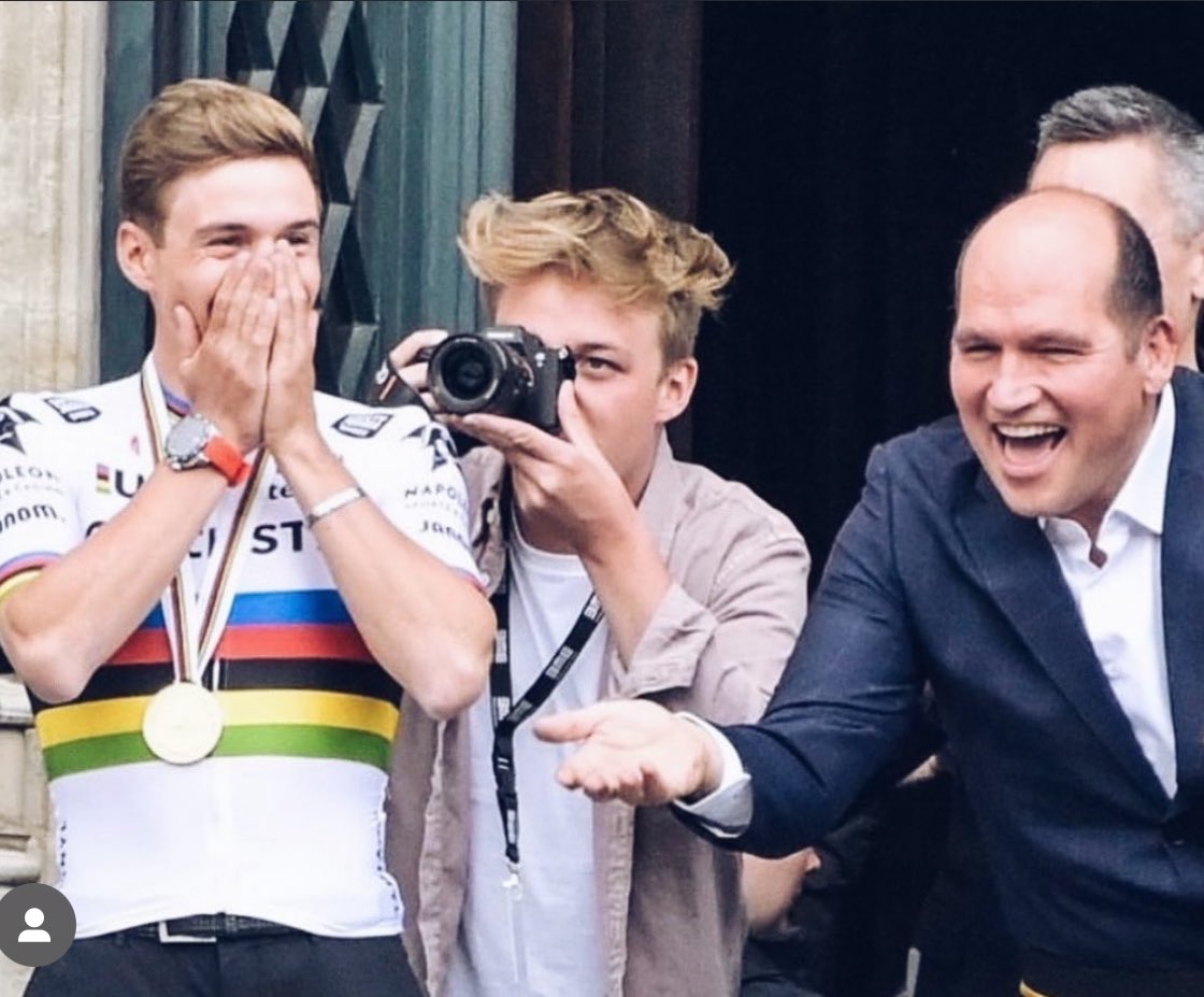 Philippe Close (@philippeclose) on Twitter photo Hallucinant Remco !! Le phénomène !! 2 médailles d’or ! Du jamais vu ! Où s’arrêtera-t-il ? En tout cas à la Grand Place le 12 août pour célébrer ses victoires avec tous•tes les belges et les autres athlètes médaillés !! Soyons nombreux pour fêter cet exploit stratosphérique ! Hallucinant Remco !! Le phénomène !! 2 médailles d’or ! Du jamais vu ! Où s’arrêtera-t-il ? En tout cas à la Grand Place le 12 août pour célébrer ses victoires avec tous•tes les belges et les autres athlètes médaillés !! Soyons nombreux pour fêter cet exploit stratosphérique !