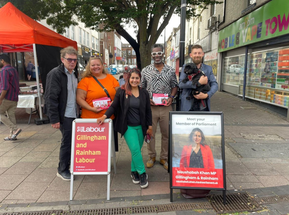 Busy Saturday speaking to residents in the High Street at our regular Gillingham Street Surgery and taking up issues and offering support where needed. 

#lovegillingham
