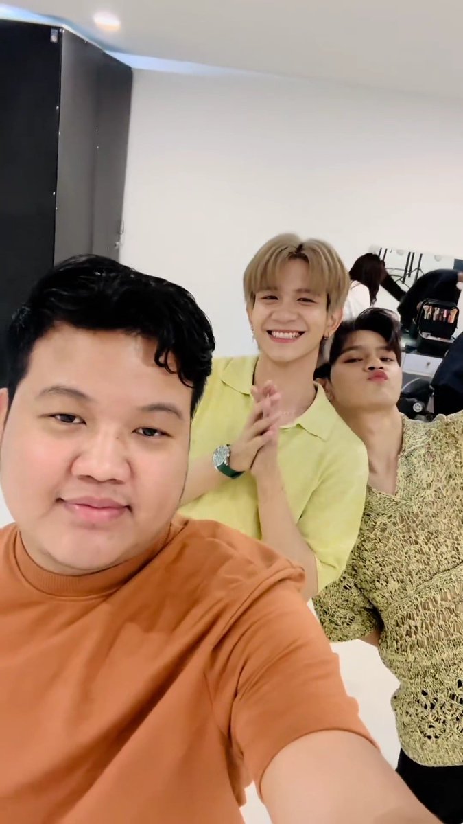 sansan_kh's tweet photo. We call Miba ( the CEO of VS's Ent )
Pic from @ kaungmyat miba's fb
vlog update💚
#vitashine
#zawshinehtet
#vitamin
#trustentertainment
#rays
#baganbeginning
#khartawmi https://t.co/HlFciXCMqf