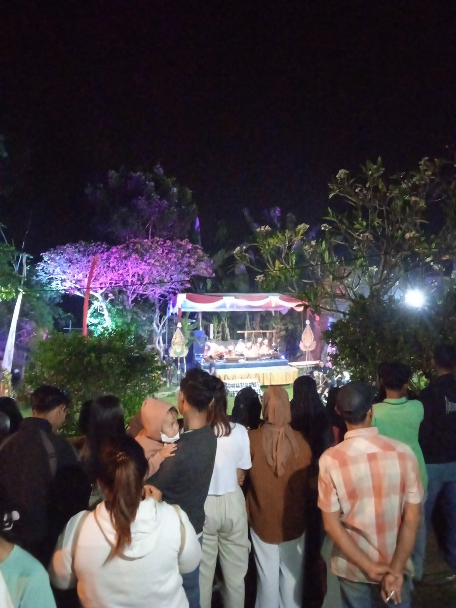 zulman1's tweet photo. Kegiatan Seni Budaya Drama Kisah "Pamomong Nusantara" dan Tari di Dusun Nglinguk Desa Trowulan @infomjkt #Trowulan #Kemojokertoaja #wisatabudaya https://t.co/dMMIHbGVTz