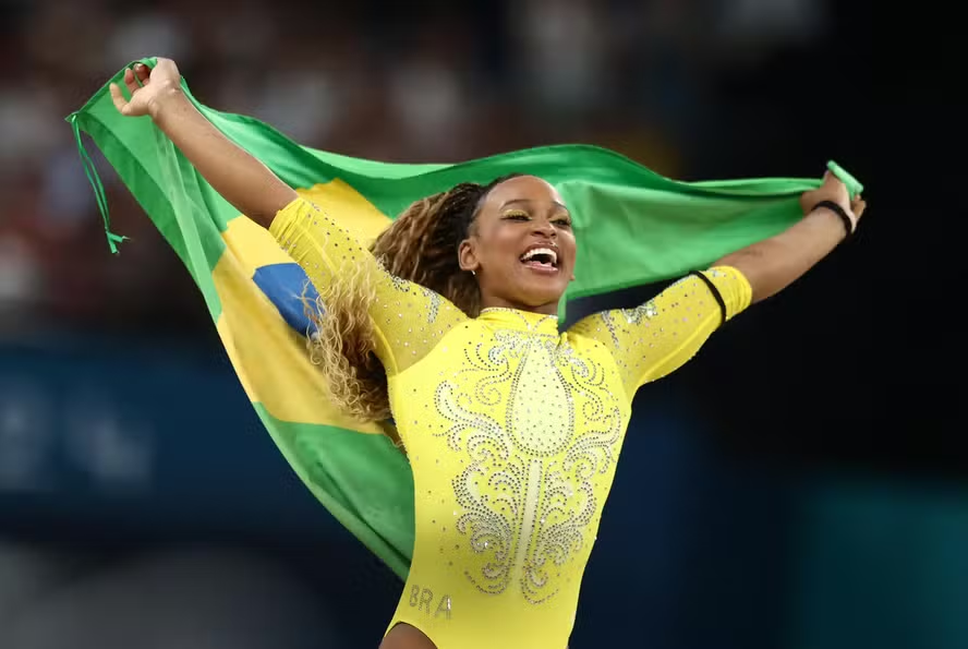 poptime's tweet image. Sempre é bom lembrar que Rebeca Andrade já levou 3 medalhas em Paris 2024, enquanto a seleção de Futebol masculino INTEIRA nem vaga pra disputar conseguiram.

INVISTAM NA NOSSA GINÁSTICA!