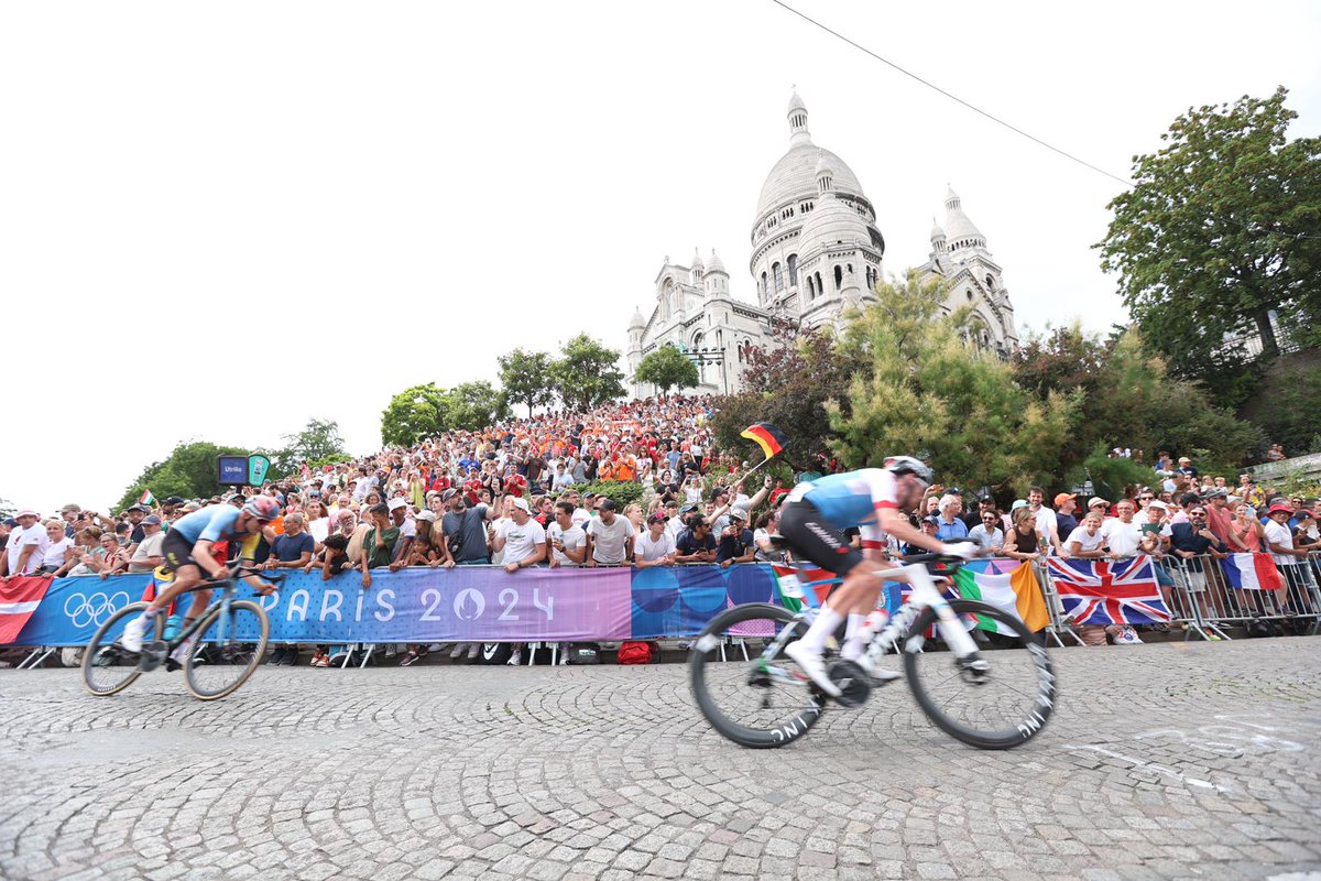 Paris's tweet photo. Coucou @LeTour, prêts à changer le parcours de l'édition 2025 ? Parce que nous oui ! https://t.co/bNRALXUZv2