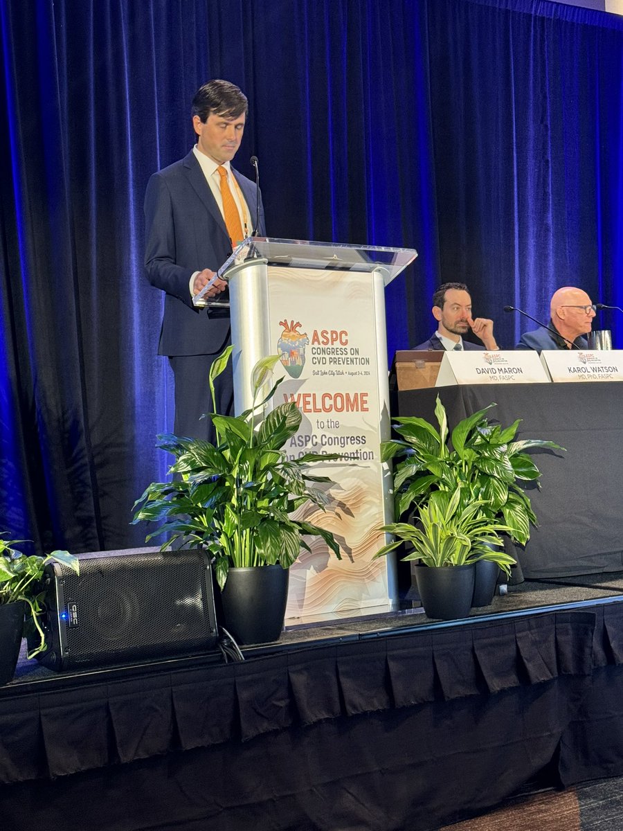 DrMarthaGulati's tweet photo. @seamuswhelton 🥊 @BudoffMd 
#ASPC2024 #greatdebates
CAC 🆚 CCTA for primary prevention
♥️SW: data supports CAC, guidelines followed. Great tool to refine risk assessment in primary prevention &amp; CTA doesn’t improve it
💙MB: plaque character matters, non calcified plaque #YesSCCT https://t.co/aqkesj1tbx
