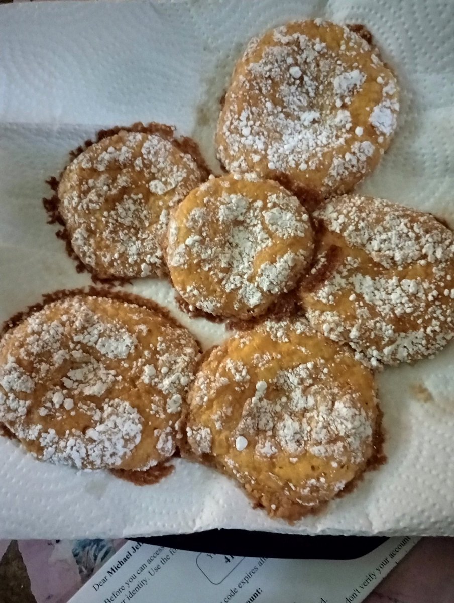 WolfIsabeau's tweet photo. Made Lemon fluffies! 😍
#LemonFluffies #LemonCookies
Will put recipe video down below 👇😉 https://t.co/leK82YiT6x