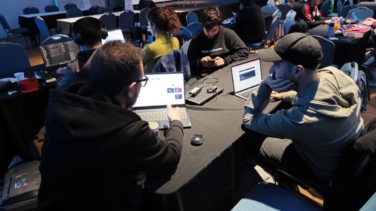 FORK DAO 💡 (@forkdaoes) on Twitter photo Level Up Hackaton by <a href="/EtherArgentina/">Ethereum Argentina 🦇🔊</a> & <a href="/Scroll_ZKP/">Scroll</a> 🇦🇷
Imágenes exclusivas del team de <a href="/Agora_onchain/">Agora Onchain</a> en acción 🧑🏻💻 Level Up Hackaton by <a href="/EtherArgentina/">Ethereum Argentina 🦇🔊</a> & <a href="/Scroll_ZKP/">Scroll</a> 🇦🇷
Imágenes exclusivas del team de <a href="/Agora_onchain/">Agora Onchain</a> en acción 🧑🏻💻
