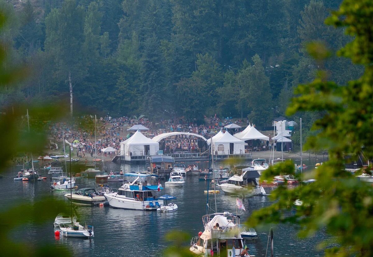 antidopingmx's tweet image. ✨ HOY HOY HOY nos vemos en Kaslo Jazz Etc. Festival, esperamos en el Holland Stage 7PM!! 🎶🇨🇦 
#antidopingreggae #roadtoziontour