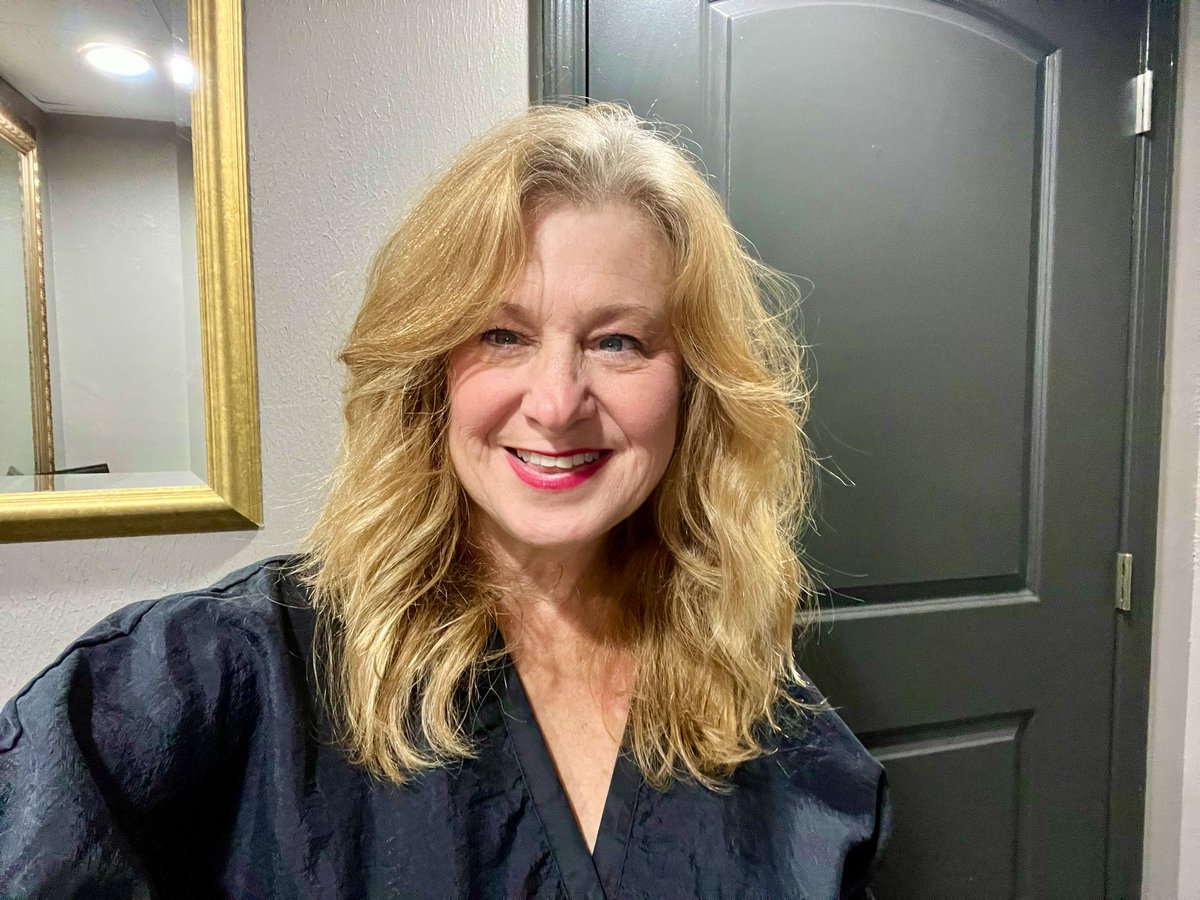 fitandspicy's tweet photo. Before and after……..
Chopped it off and went with a brassy red.
#NoMoreGray #HelloRed https://t.co/Q3RvgnQ360