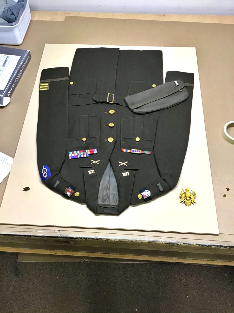 afwkc's tweet image. Here is a small look at the process and finished product of framing this uniform.

#custommade #customframing #memorabilia