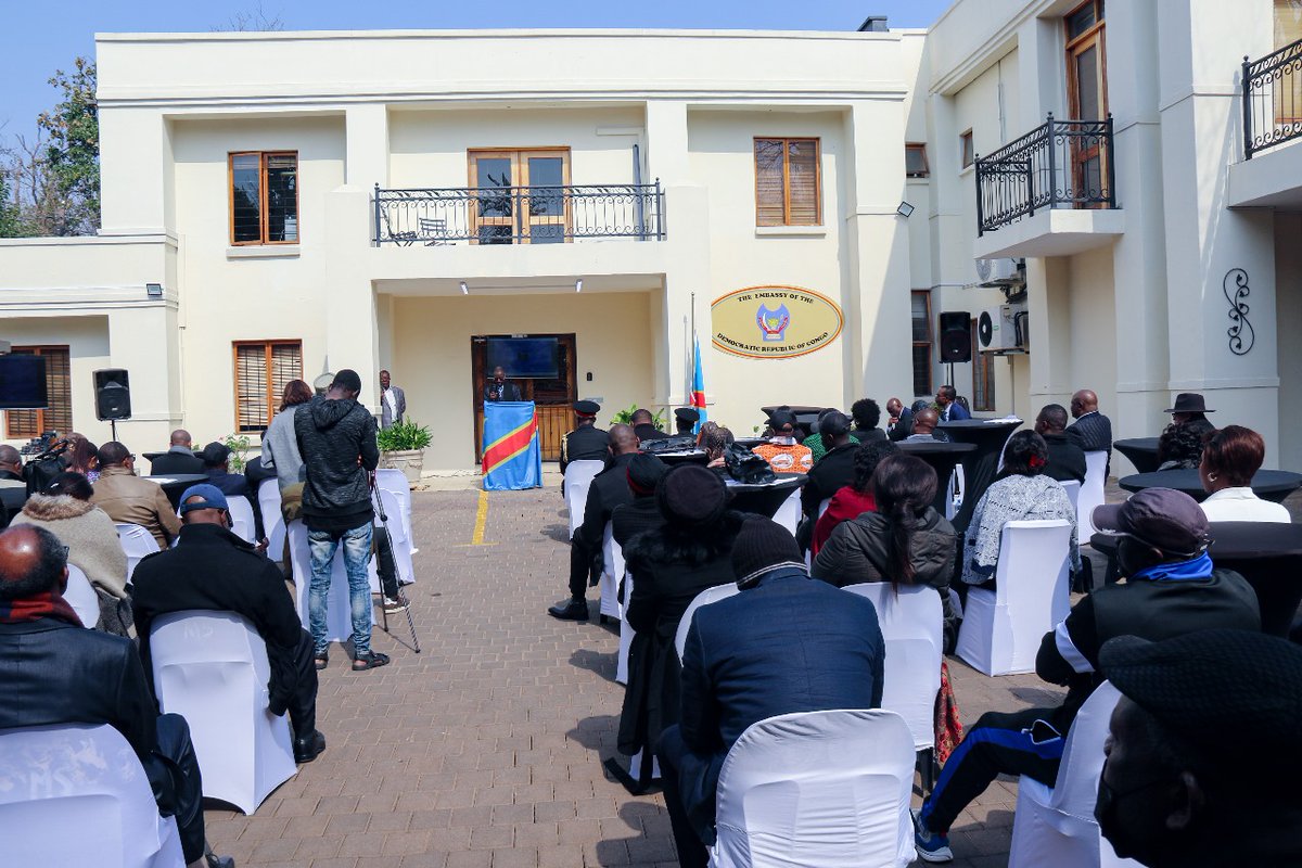 "Sous l'égide de S.E. Fidèle Mulaja Binene, l'ambassade de la RDC à Pretoria a marqué d'une cérémonie poignante pour les victimes des conflits à l'est du Congo, soulignant l'impératif d'une paix durable. 🕊️🇨🇩 #MémoireRDC #PaixSoutenue"