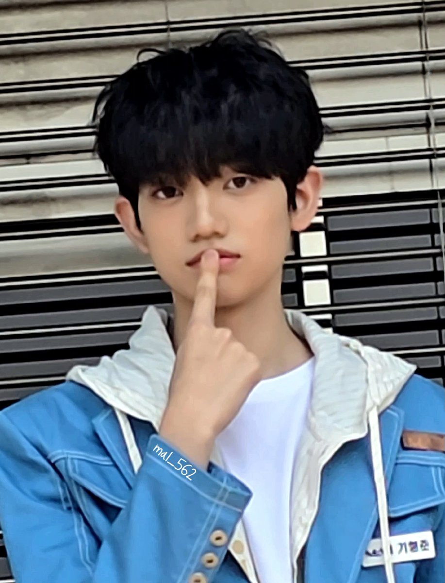 ma1_562's tweet photo. 메메원 미니 팬미팅

형준님 머리에 까치집있어요

#MAKEMATE1 #MA1
#메이크메이트원 #엠에이원
#기형준 #KIHYEONGJUN https://t.co/xJ0B67a7oa