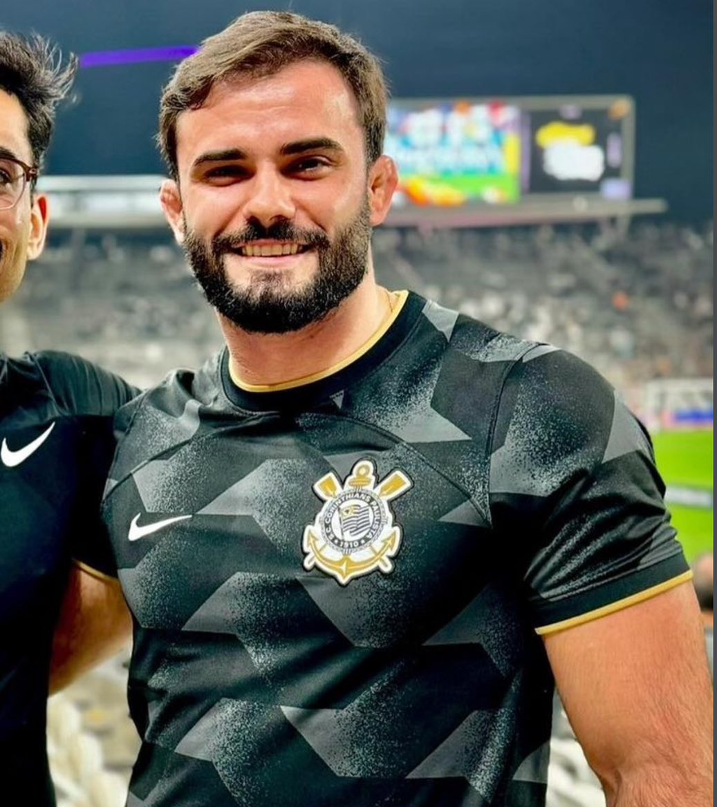 INEVITÁVEL!!!! 

Rafael Macedo, bronze por equipe no Judô, é Corinthians.