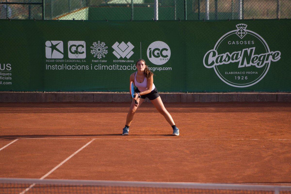 ClubFarners's tweet photo. Arlet Moreno campiona en categoria infantil femení de l'Obert d'estiu que s'ha disputat al CT La Bisbal.
He derrotat en la final a l'Aina Ortega del CT Figueres per 5/7 6/2 10/8.
Felicitats Arlet!! https://t.co/IzOEe5MpXj