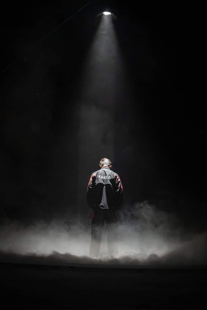 ElsaSmine's tweet photo. Sanghyeokie, being your fan is one of my best decisions i have made in my life.
Your health and your happiness are more important than anything else.
Please be happy and remember that we love you 
#T1win 
#T1 
#우리혁화이팅
#OurHyeokOurSun
#We_Stand_For_Faker
#We_Never_Left https://t.co/jrmfb9HYVd