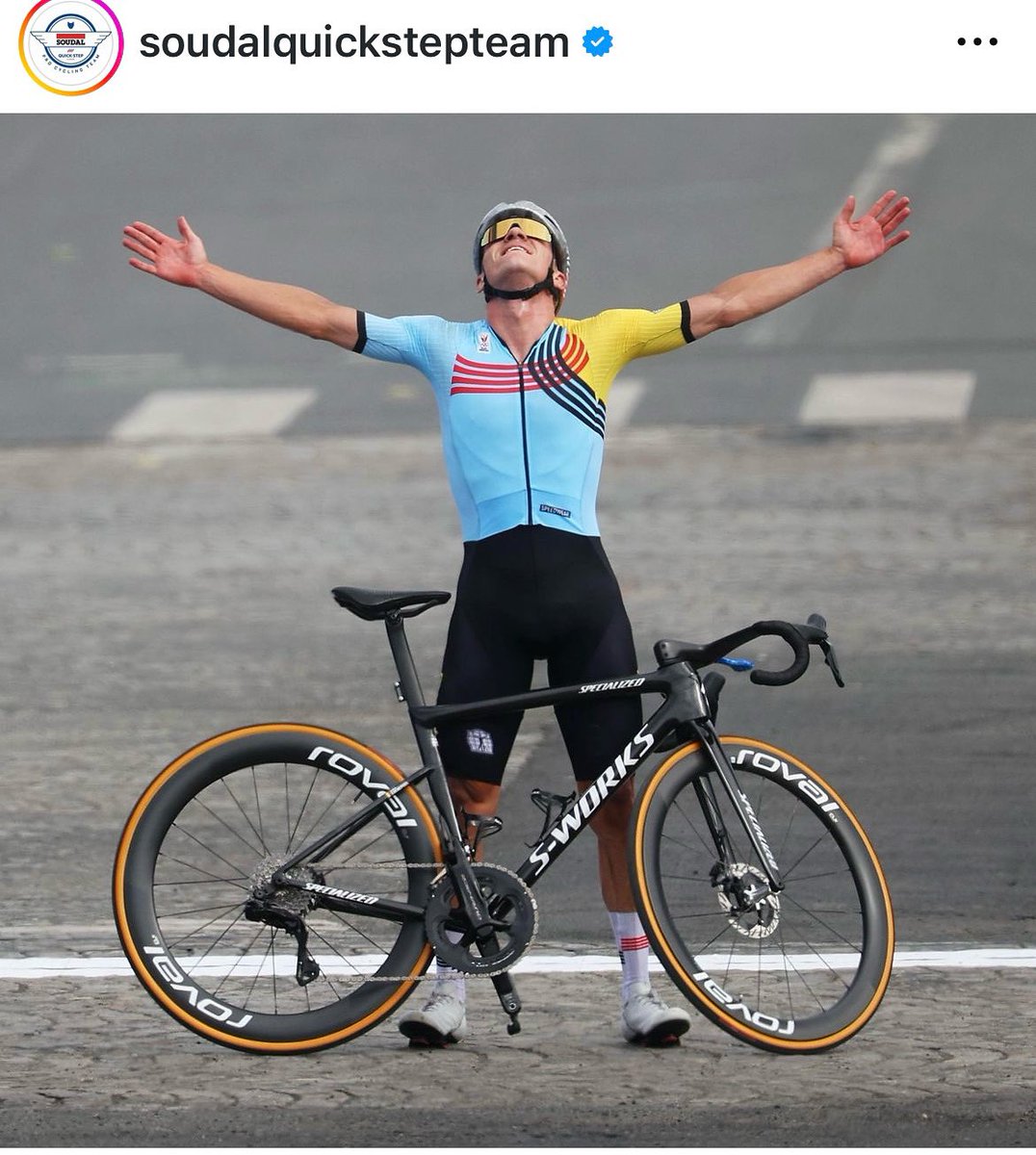 PhilippeGilbert's tweet photo. Quel champion! Doublé historique aux J.O pour @EvenepoelRemco ! Perso j’ai eu les larmes au yeux les 15derniers km, sursauté lors de sa crevaison et explosé de joie lors de la célébration! Proficiat maat en geniet er van 😘. https://t.co/0hMSSnJegP