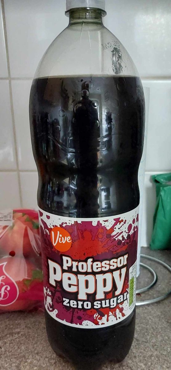 Hey <a href="/AldiUK/">Aldi Stores UK</a> great to see this back but why no cans ? Just a big bottle #professorpeppy #cansplease