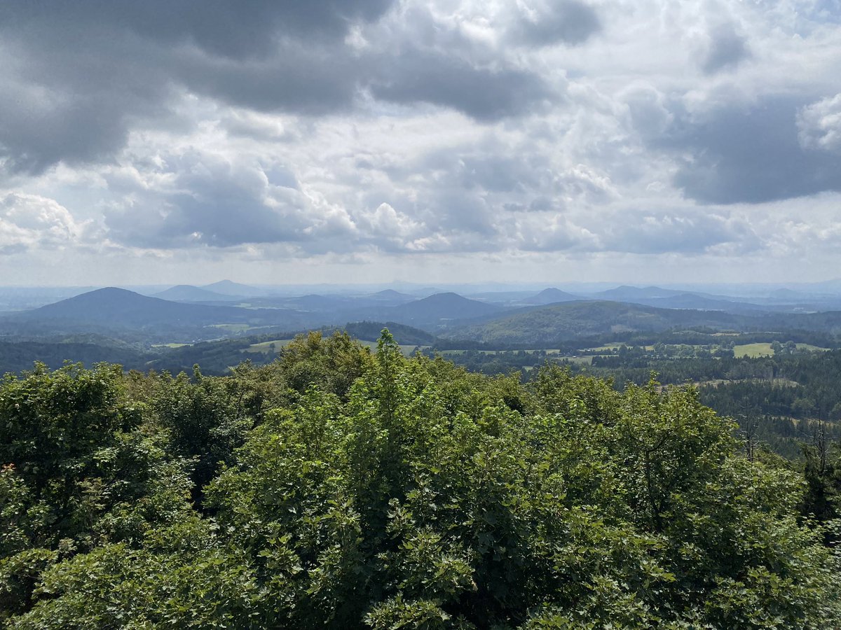 Hochtouren's tweet photo. Wanderung auf die #Lausche (793m) im Lausitzer Gebirge: vom neuen Aussichtsturm (2020) hat man eine weite Aussicht (bei klarer Sicht bis zur Schneekoppe, heute war’s zu diesig dafür) #Lausitz #Sachsen https://t.co/oIfdvCJGvC