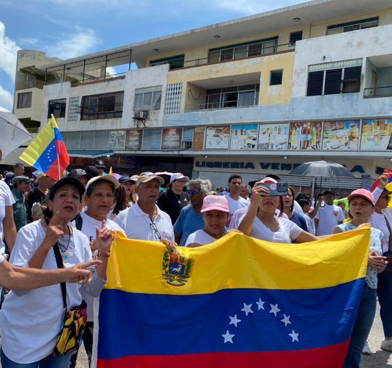 Fritz_A_Sanchez's tweet photo. #3agosto Ciudad Bolívar activa 

Concentración cívica y pacífica en el sector Tijuana 

#VenezuelaLibre https://t.co/agsHy2yA2T