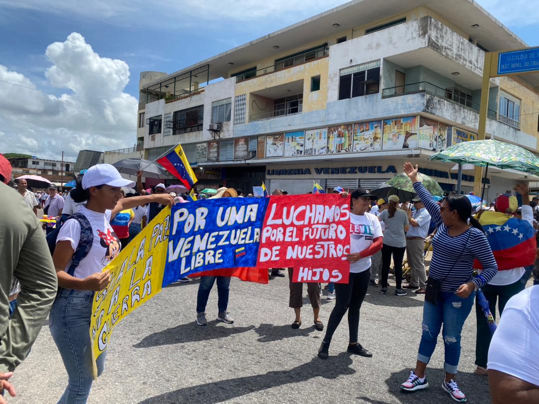 Fritz_A_Sanchez's tweet photo. #3agosto Ciudad Bolívar activa 

Concentración cívica y pacífica en el sector Tijuana 

#VenezuelaLibre https://t.co/agsHy2yA2T