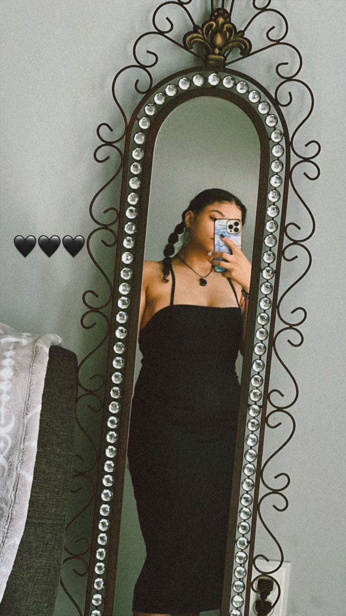 starrynights_94's tweet photo. Black is my color 🖤 https://t.co/Sfa90MUaAE