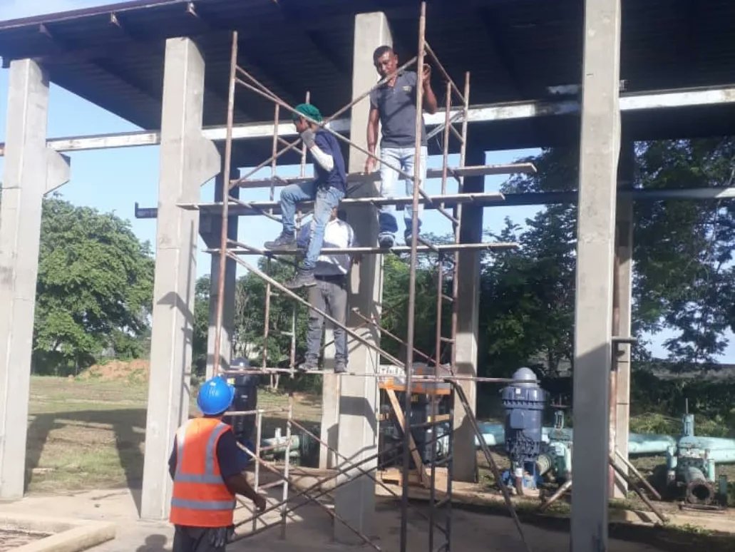 ¡#Anzoátegui, seguimos firmes!💦

El equipo de <a href="/hidrocaribe/">Hidrocaribe</a> realiza trabajos de rehabilitación integral de la planta potabilizadora Aragua de Barcelona, con el fin de beneficiar a 60.400 habitantes de Santa Ana y Aragua de Barcelona 

<a href="/NicolasMaduro/">Nicolás Maduro</a>✌🏼La victoria nos pertenece 🇻🇪