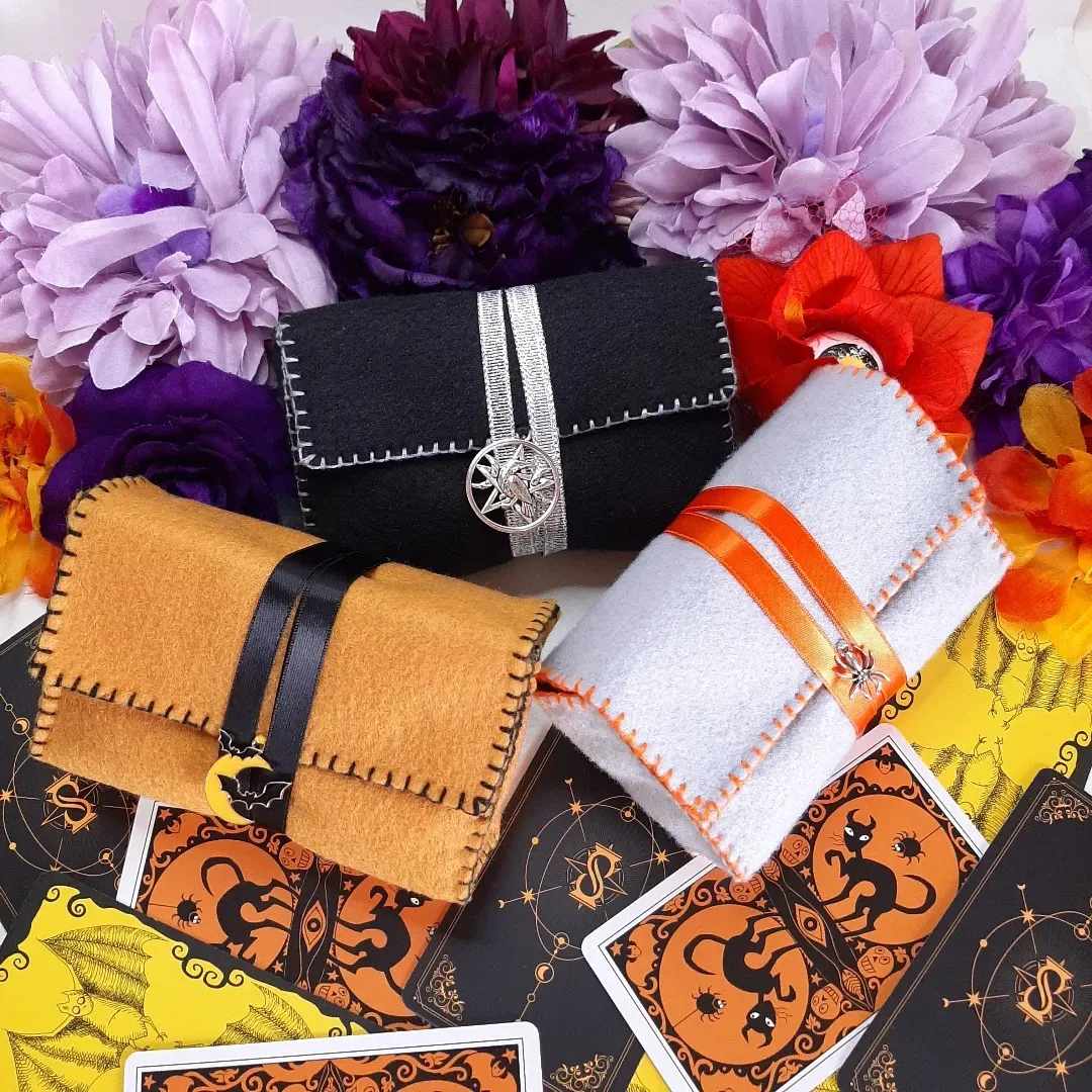 🐻📢My Sh0p rest0ck goes live TOMORROW (Sunday Aug 4th at 7pm UK time). A plethora of handmade, OOAK tarot &amp; oracle deck pouches looking for new homes.
etsy.com/uk/shop/KellyB… #queermaker #tarot #stitchcraft