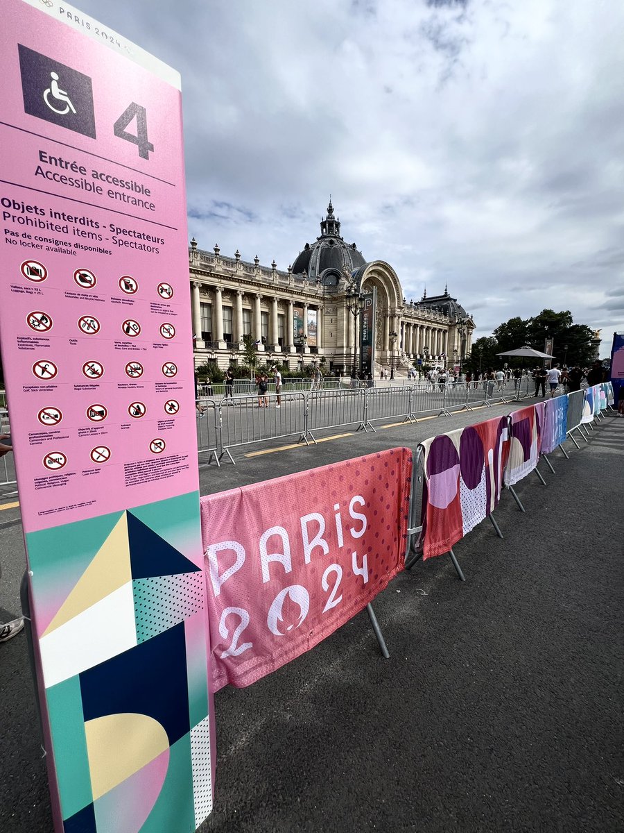 cgillet71's tweet photo. JO time
Belle ambiance au Gd Palais. https://t.co/lEX57nekbp