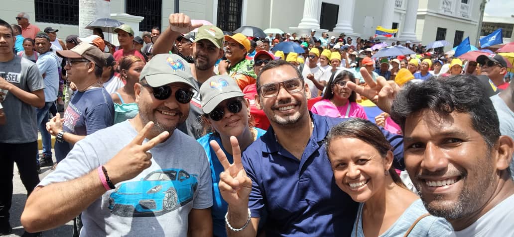 uney_oficial's tweet photo. Rector de la Universidad Nacional Experimental del Yaracuy #UNEY  @MedozaWullian presente en apoyo a nuestro presidente reelecto Nicolás Maduro @NicolasMaduro https://t.co/10HtPKo6lI