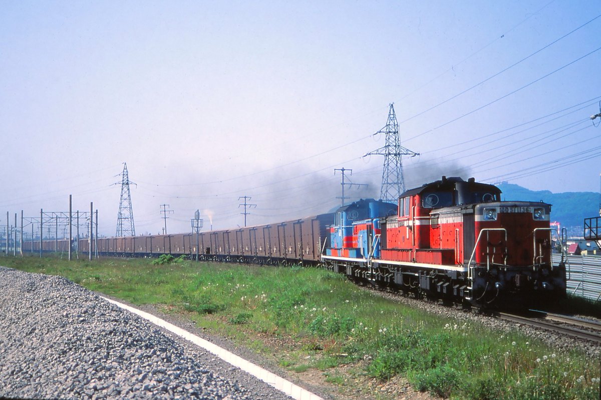 JR貨物北海道 試験塗装DD51 3パターン6両が施工されました✨️ いずれ