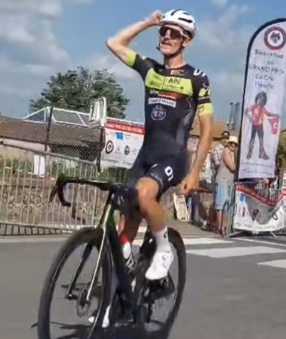 Encore une victoire aujourd’hui pour <a href="/VictorGuernalec/">Victor Guernalec</a> sur le Grand Prix du Cru Fleurie ! <a href="/FFCyclisme/">FFC</a>
