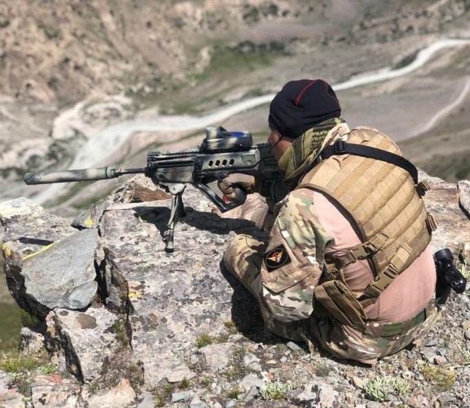 NewsIADN's tweet photo. Reports : Pakistani terrorists in #Jammu are using #AlpineQuest (offline) navigation app & Chinese Ultra Set (encrypted) communication device which makes it difficult to search & track them. https://t.co/mpvnUbiCvB