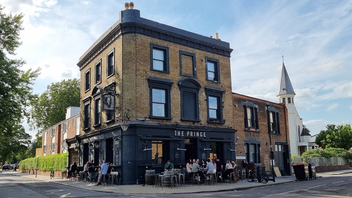 BeerGuideLondon (@beerguidelondon) on Twitter photo Another 15 minute stroll and I'm at <a href="/N22Prince/">The Prince N22</a>. A great locals back street pub that has no macro beers on tap, and it's really busy! Another 15 minute stroll and I'm at <a href="/N22Prince/">The Prince N22</a>. A great locals back street pub that has no macro beers on tap, and it's really busy!